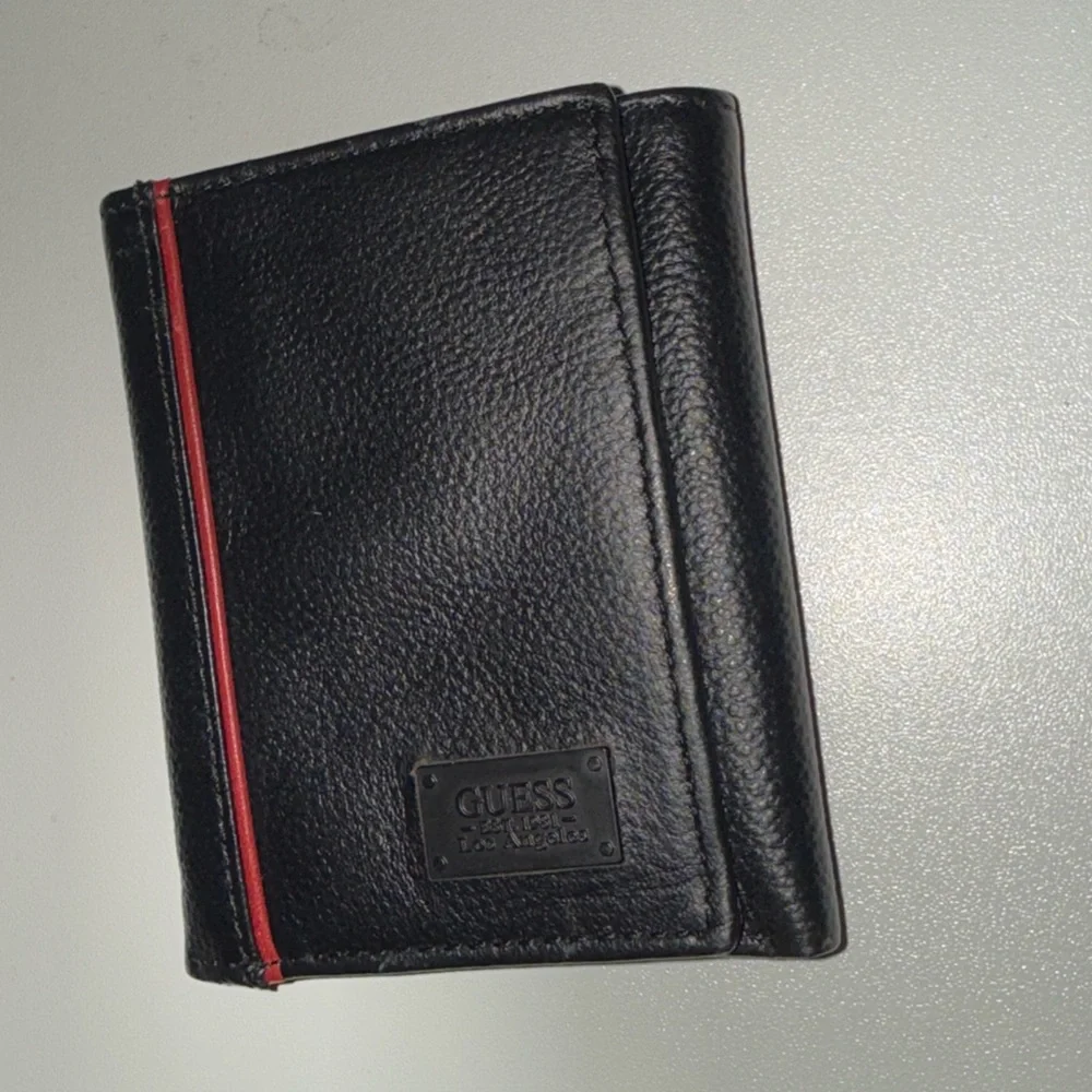 mens guess wallet never used